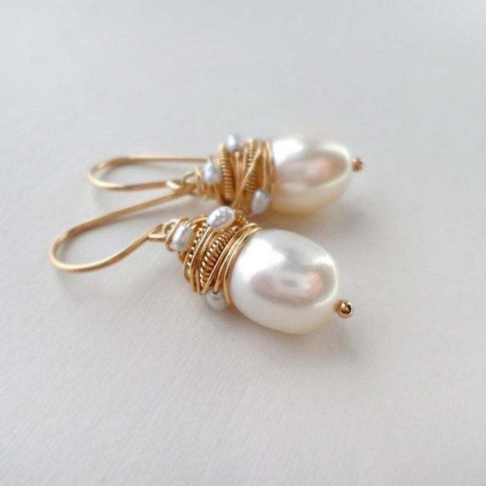 Boucles d'Oreilles Vintage en Perle avec Fil Doré