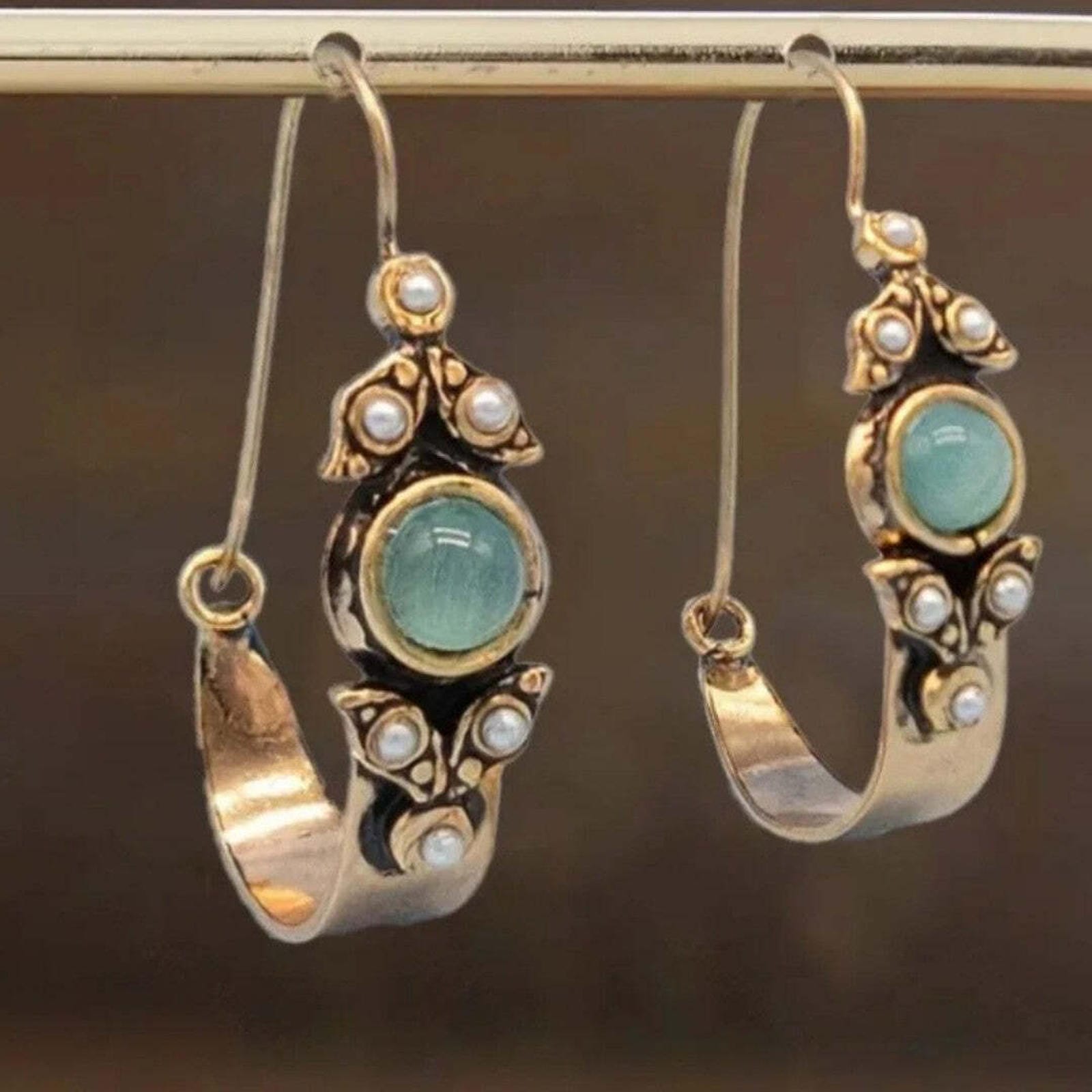 Boucles d'oreilles en argent classique avec cabochon en perle