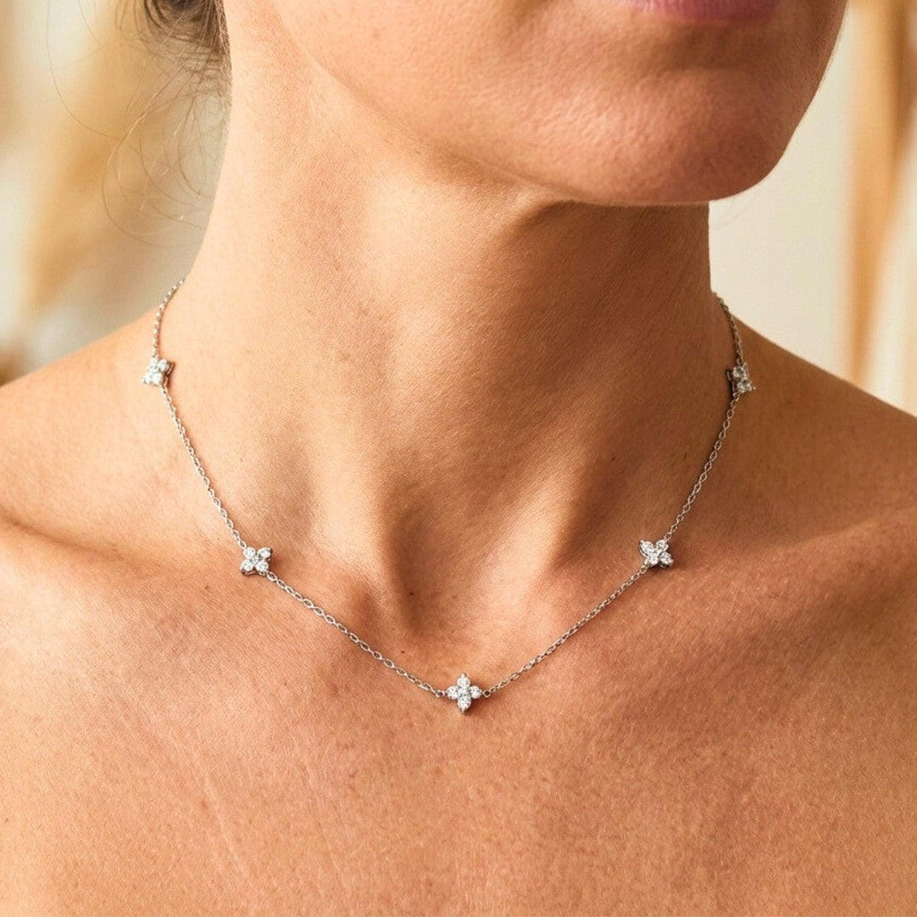 Collier en Zirconium Incrusté en Forme de Fleur