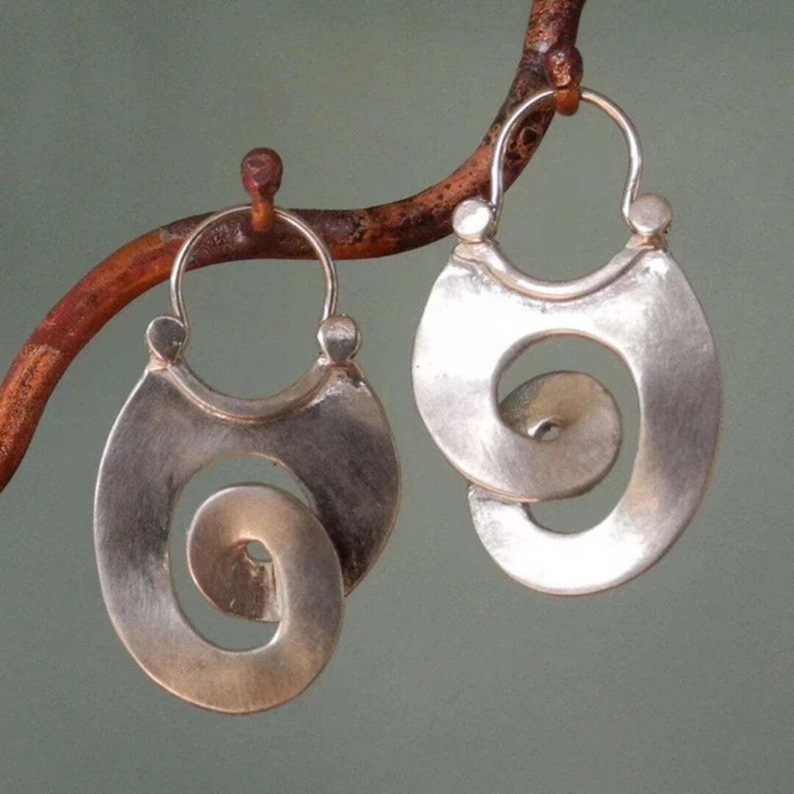 Boucles d'Oreilles Argentées Irrégulières Rétro