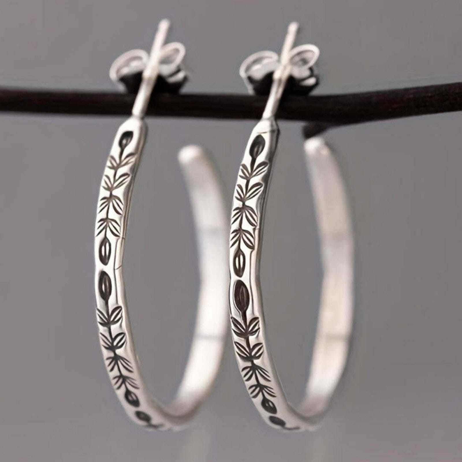Boucles d'Oreilles Créoles Argentées Élégantes