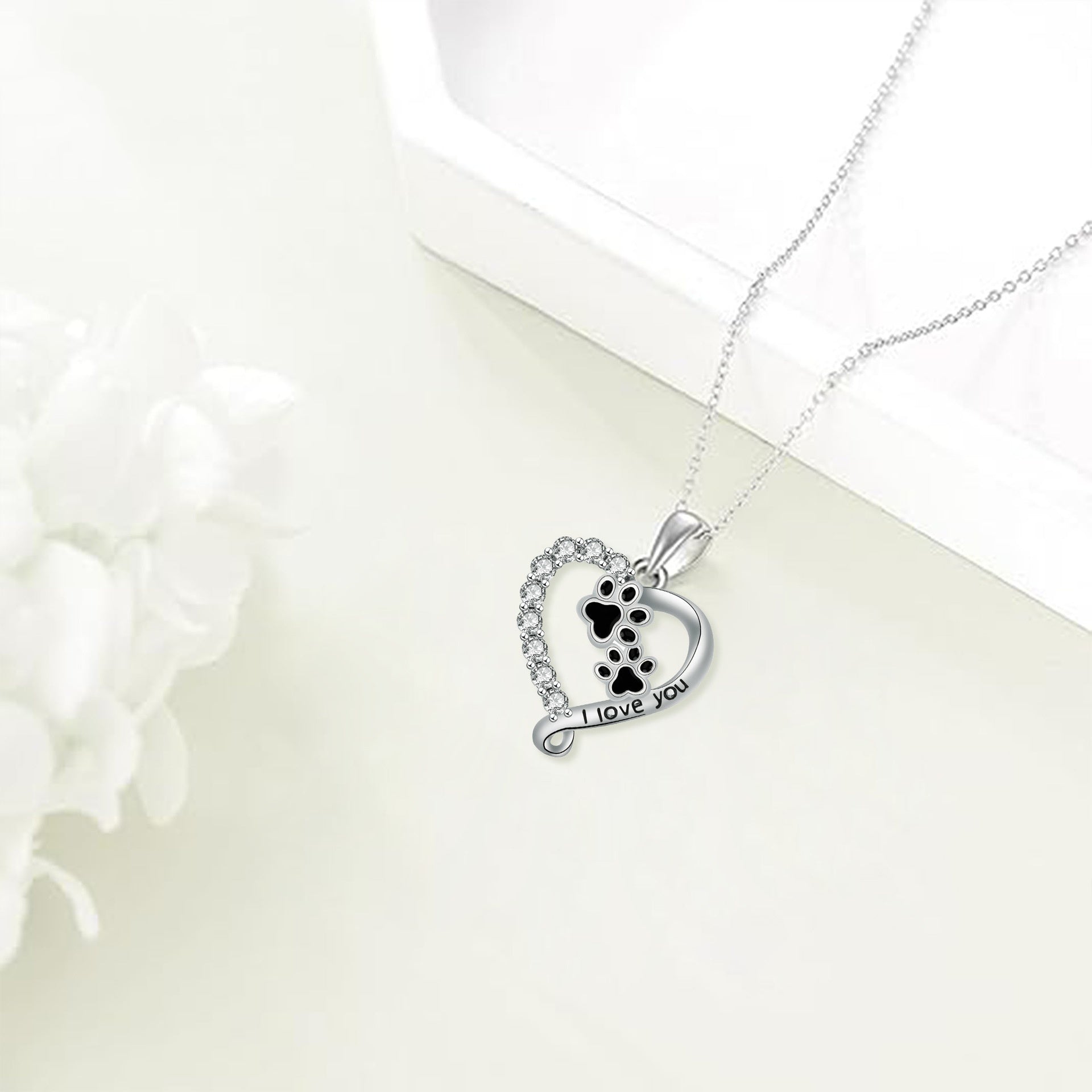 Collier en forme de cœur avec perles