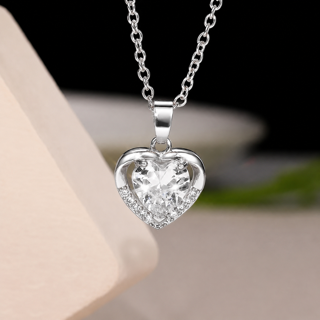 Collier en Zirconium en Forme de Cœur intemporel