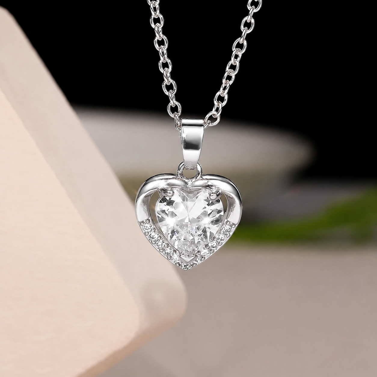 Collier en Zirconium en Forme de Cœur intemporel