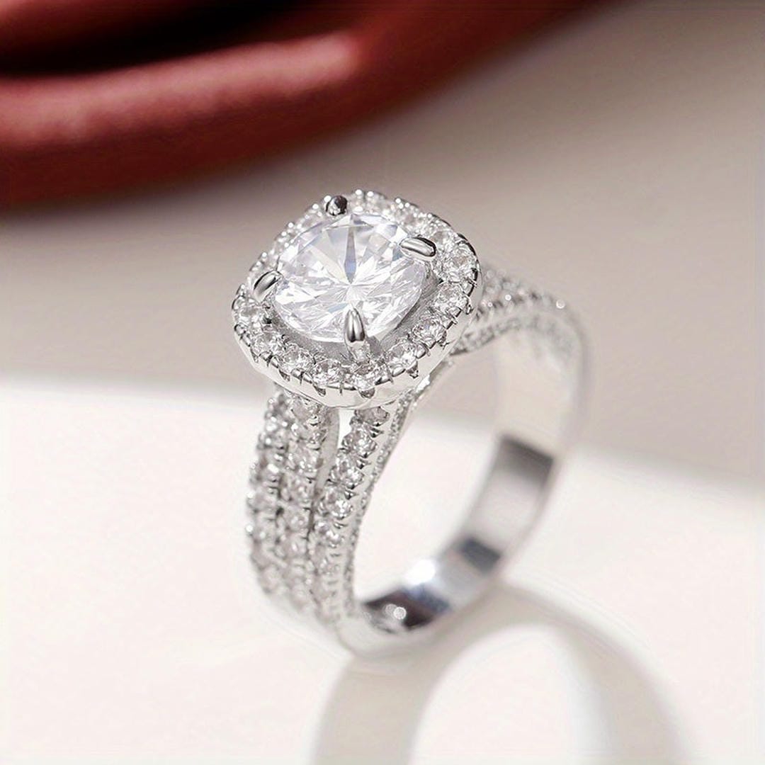 Bague de Déclaration avec Halo de Pavé en Forme de Coussin