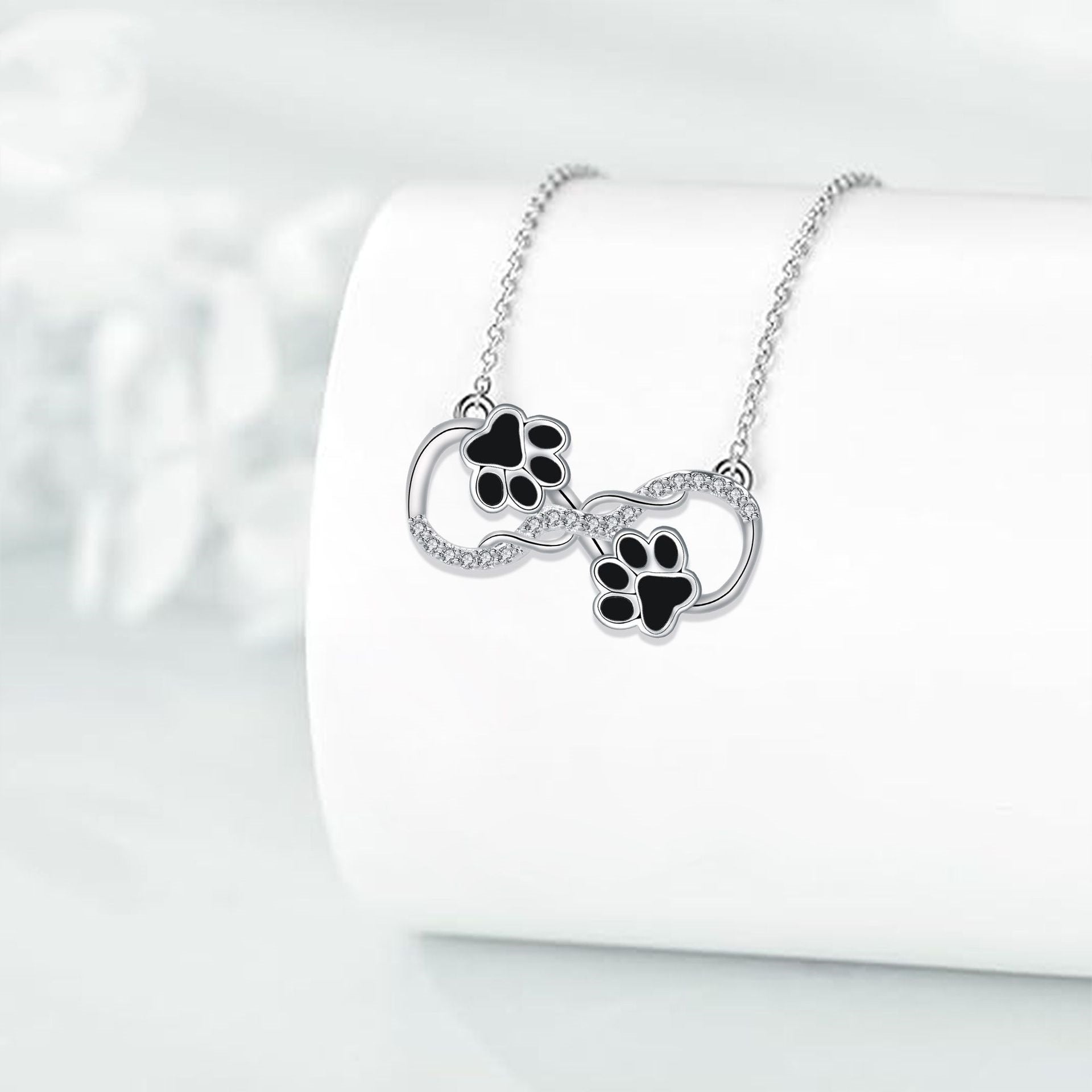 Collier Symbole d'Infini avec Zirconia - Design Suspendu