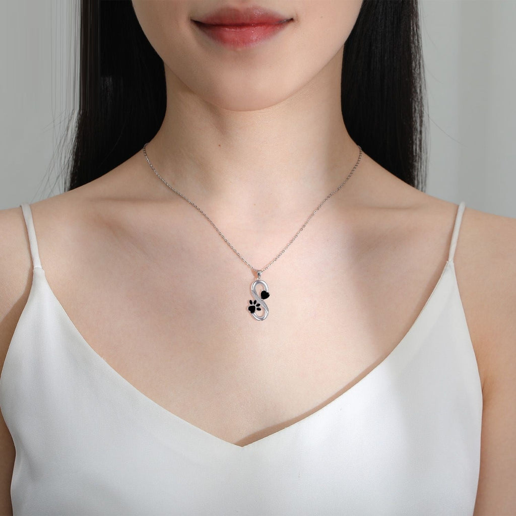 Collier d'empreinte de patte de cœur infini