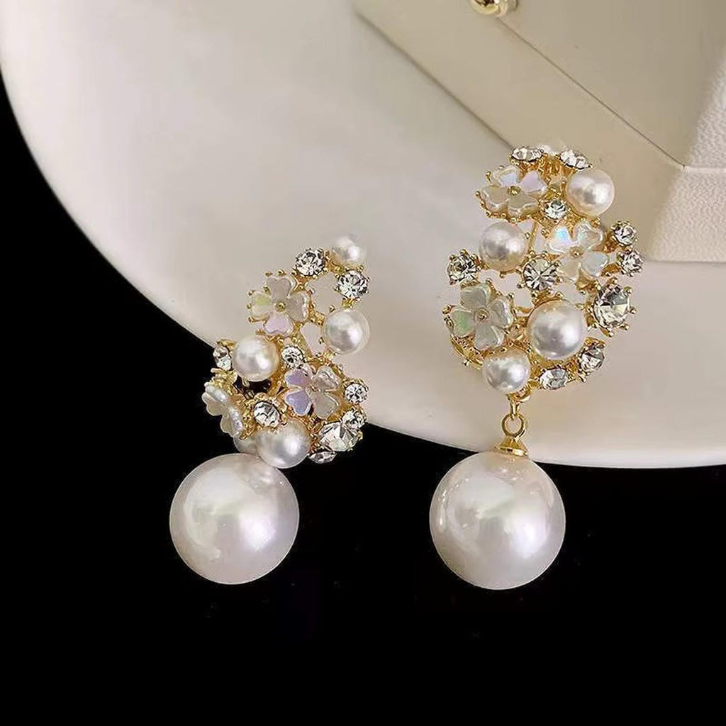 Boucles d'Oreilles en Perles avec Design de Fleur Élégante
