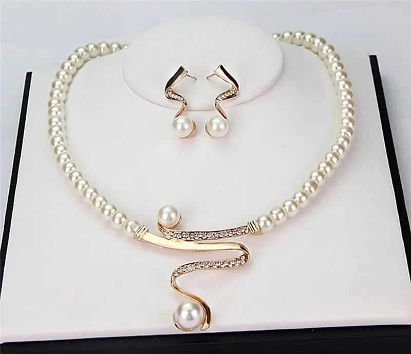 Ensemble de Bijoux en Perles Naturelles : Collier et Boucles d'Oreilles