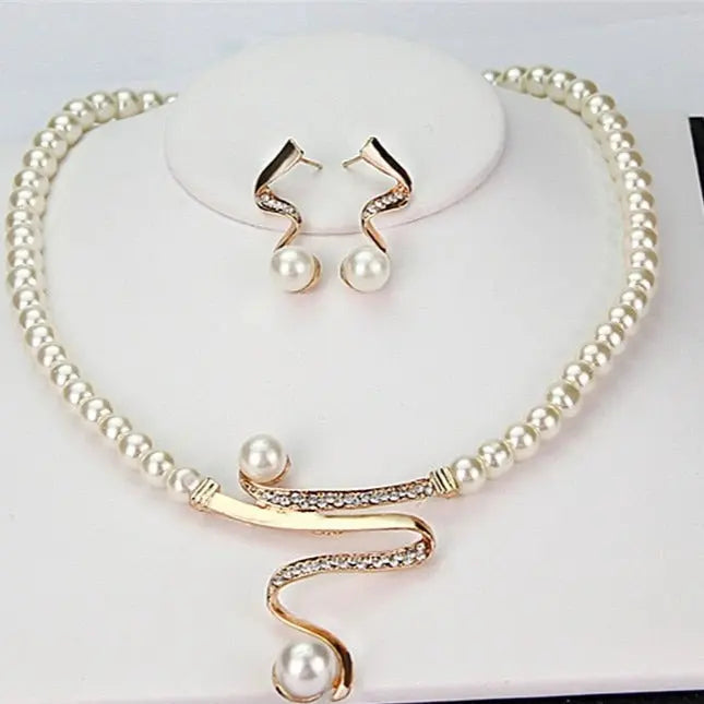 Ensemble de Bijoux en Perles Naturelles : Collier et Boucles d'Oreilles