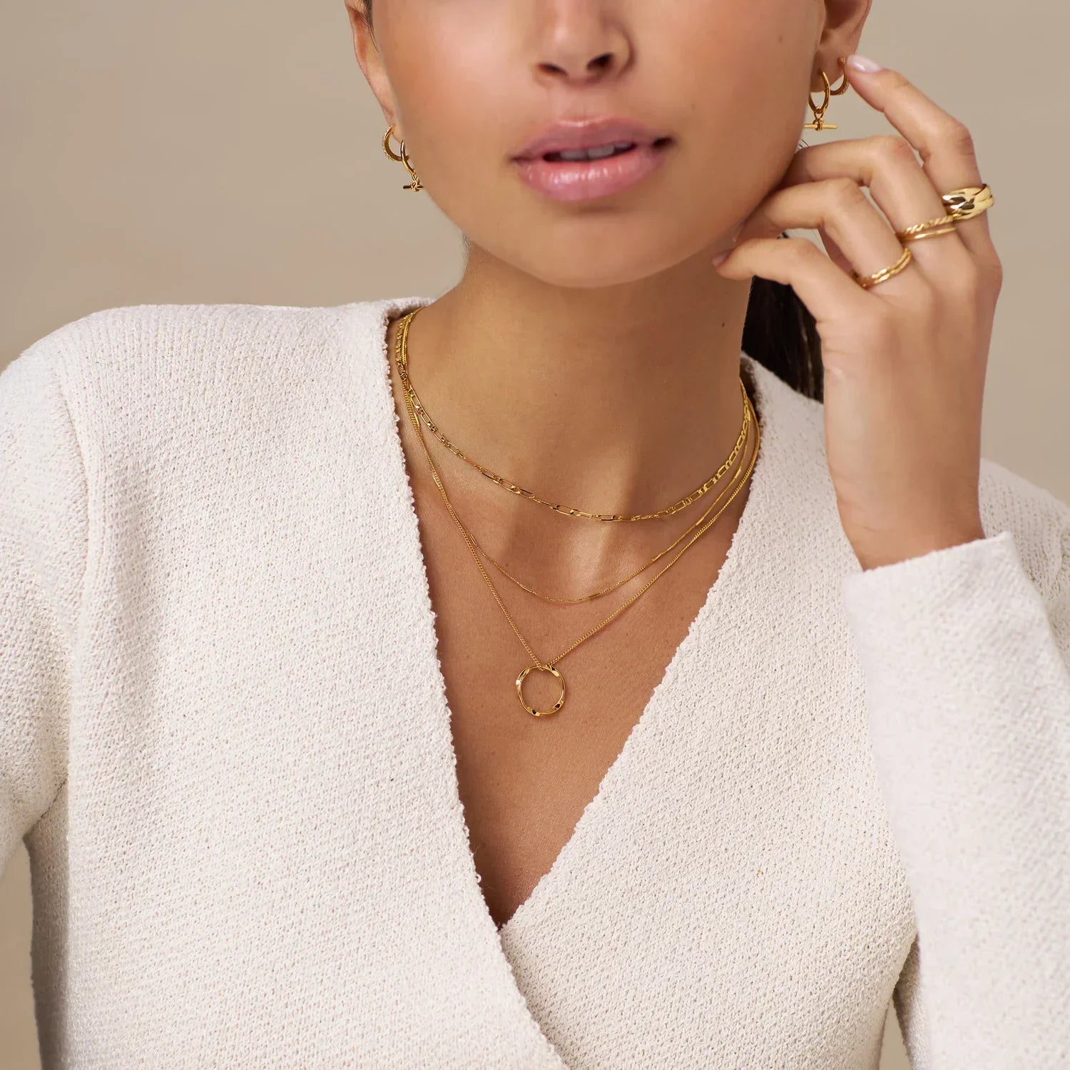 Collier Ovale Ouvert en Or Élégant