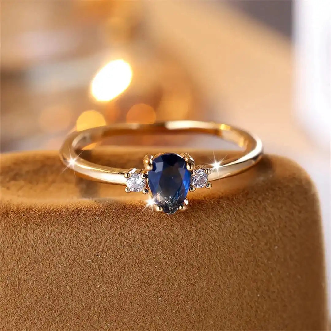 Bague en Saphir Royal en Taille Poire Minimaliste