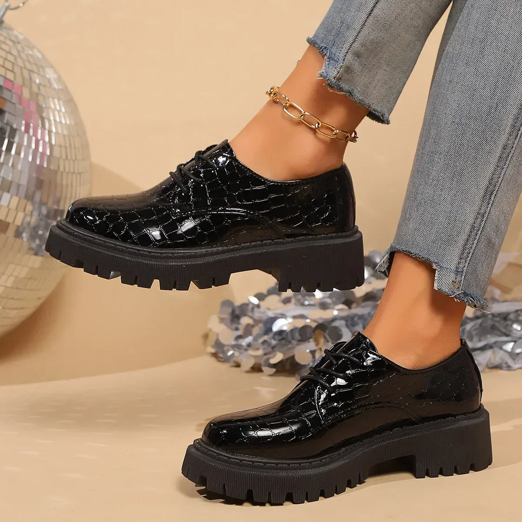 Velona | Derbies Contemporaines en Cuir Verni