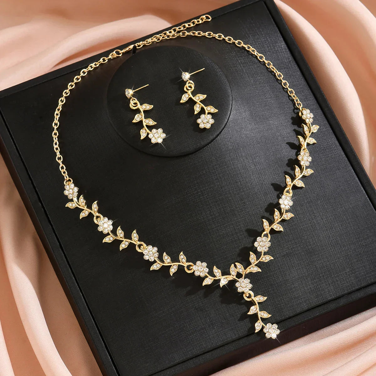 Ensemble de Bijoux Modig Blomma: Collier et Boucles d'Oreilles