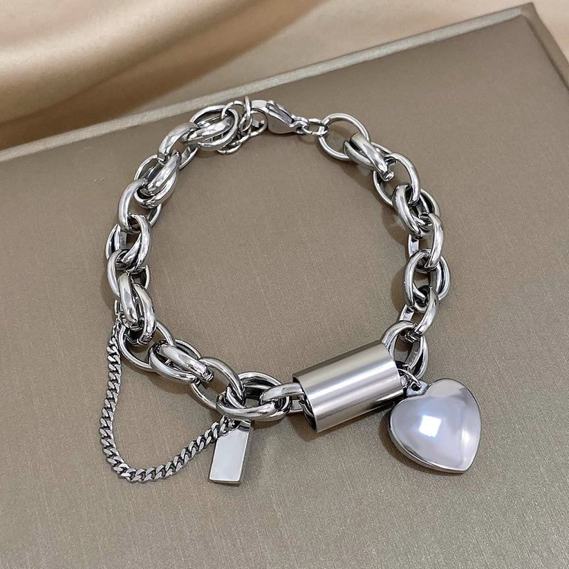 Bracelet épais en forme de cœur en or