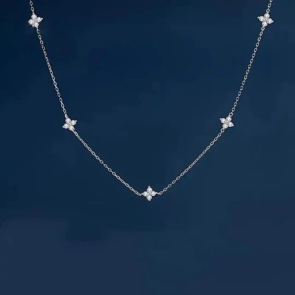 Collier en Zirconium Incrusté en Forme de Fleur