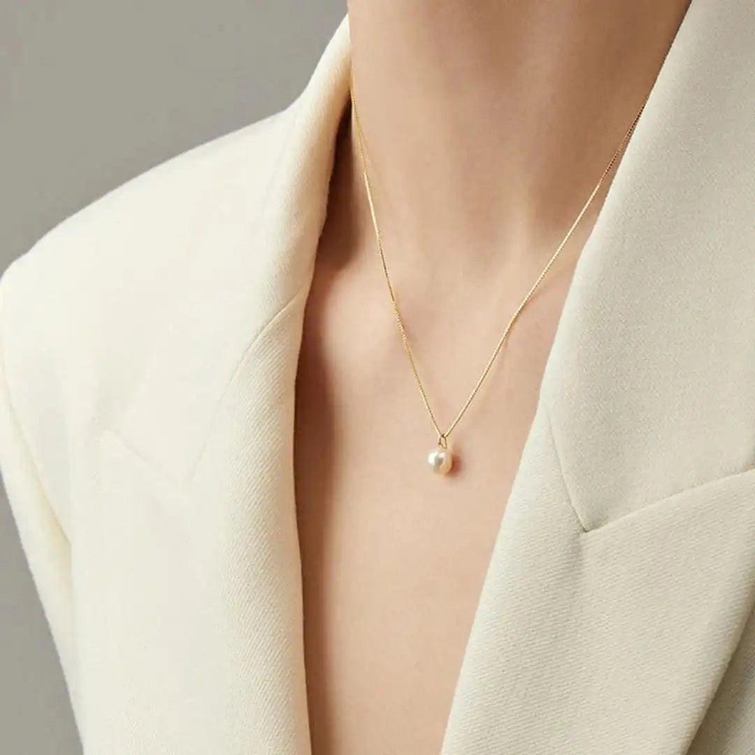 Collier Pendentif en Perle Intemporelle