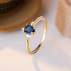 Bague en Saphir Royal en Coupe Poire Minimaliste