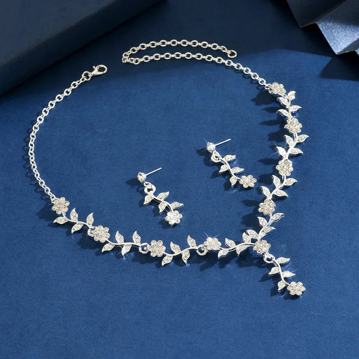 Ensemble de Bijoux Modig Blomma: Collier et Boucles d'Oreilles