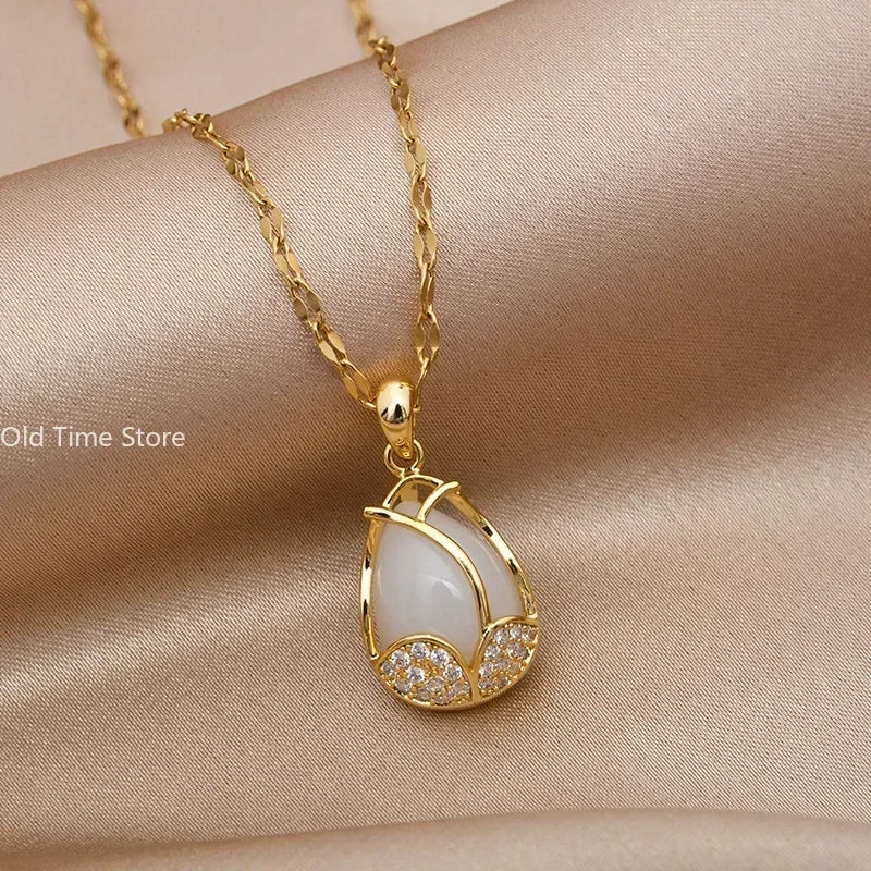 Collier Pendentif en Cristal Rose Élégant en Or