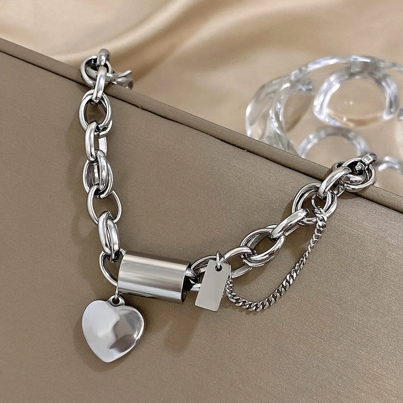 Bracelet épais en forme de cœur en or