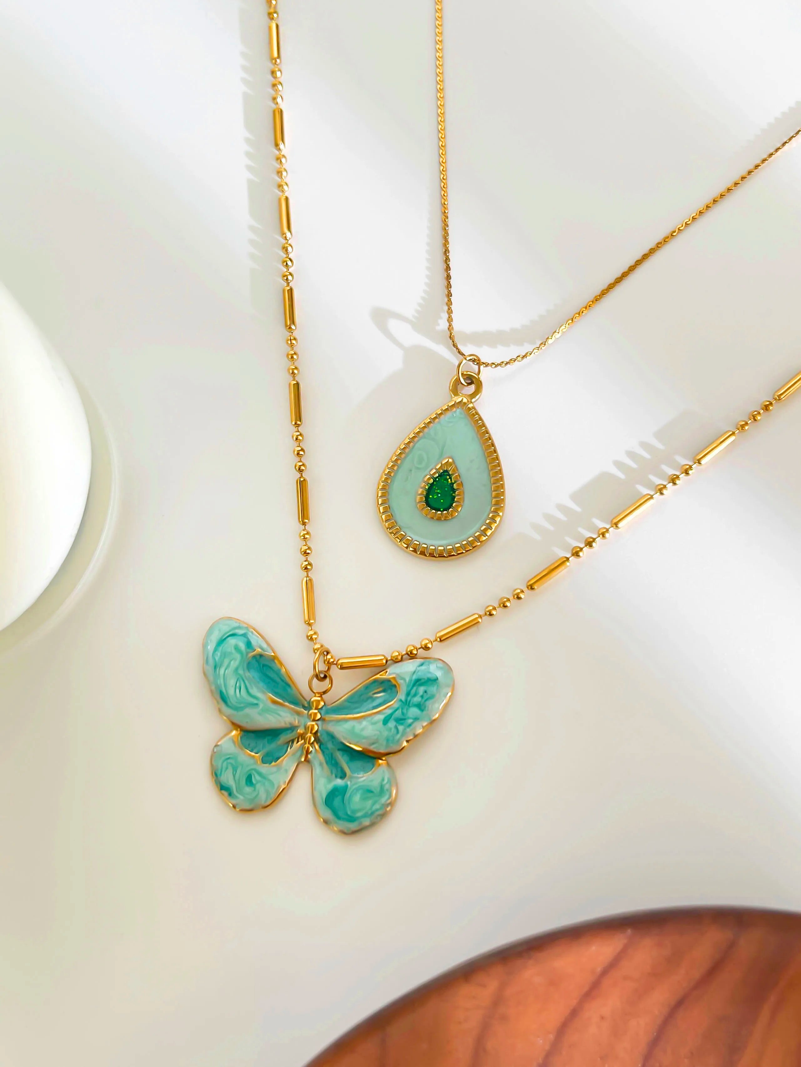 Ensemble de Collier Charmant Papillon Bleu et Goutte d'Eau