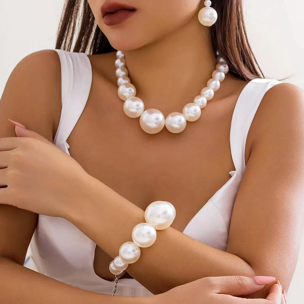 Ensemble avec bracelet et collier en perles
