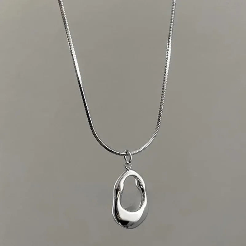 Pendentif sophistiqué avec collier en métal fleur