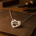 Pendentif en forme de cœur et de patte