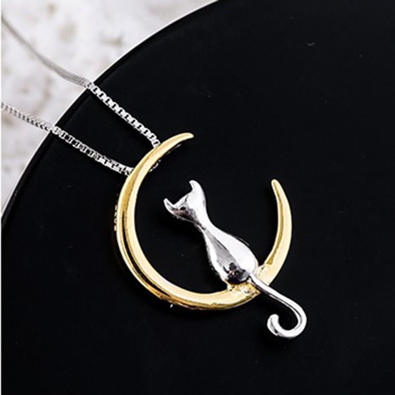 Collier de chat élégant avec croissant et motif de chat