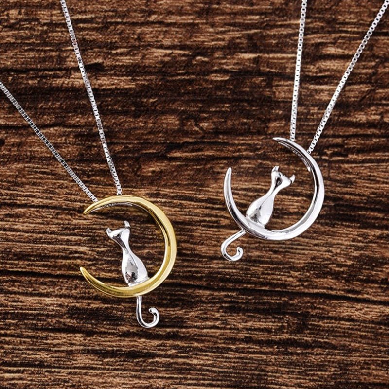 Collier de chat élégant avec croissant et motif de chat