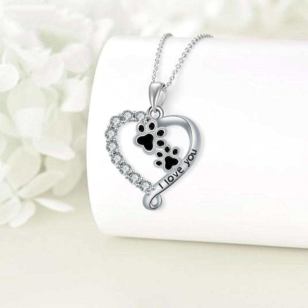 Collier en forme de cœur avec perles
