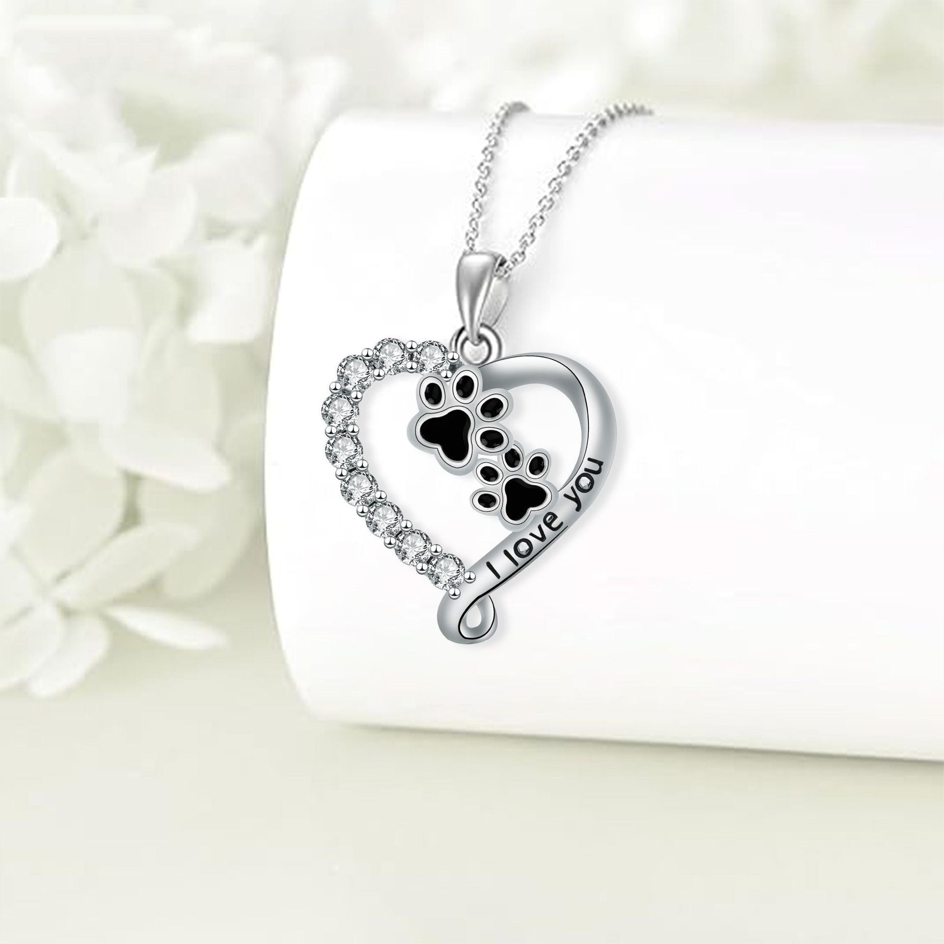 Collier en forme de cœur avec perles