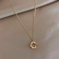 Collier Suspendu Élégant en Or avec Diamants Simulés