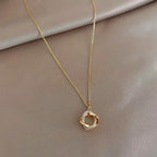 Collier Suspendu Élégant en Or avec Diamants Simulés