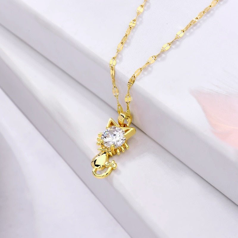 Collier plaqué or avec chat et zircon