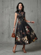 Greta | Robe Midi Plissée à Col Montant et Découpe