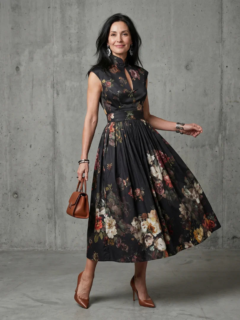 Greta | Robe Midi Plissée à Col Montant et Découpe
