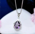 Collier élégant avec pierre cristalline violette