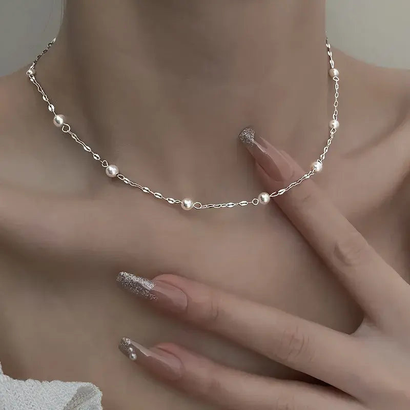 Collier élégant en perles scintillantes