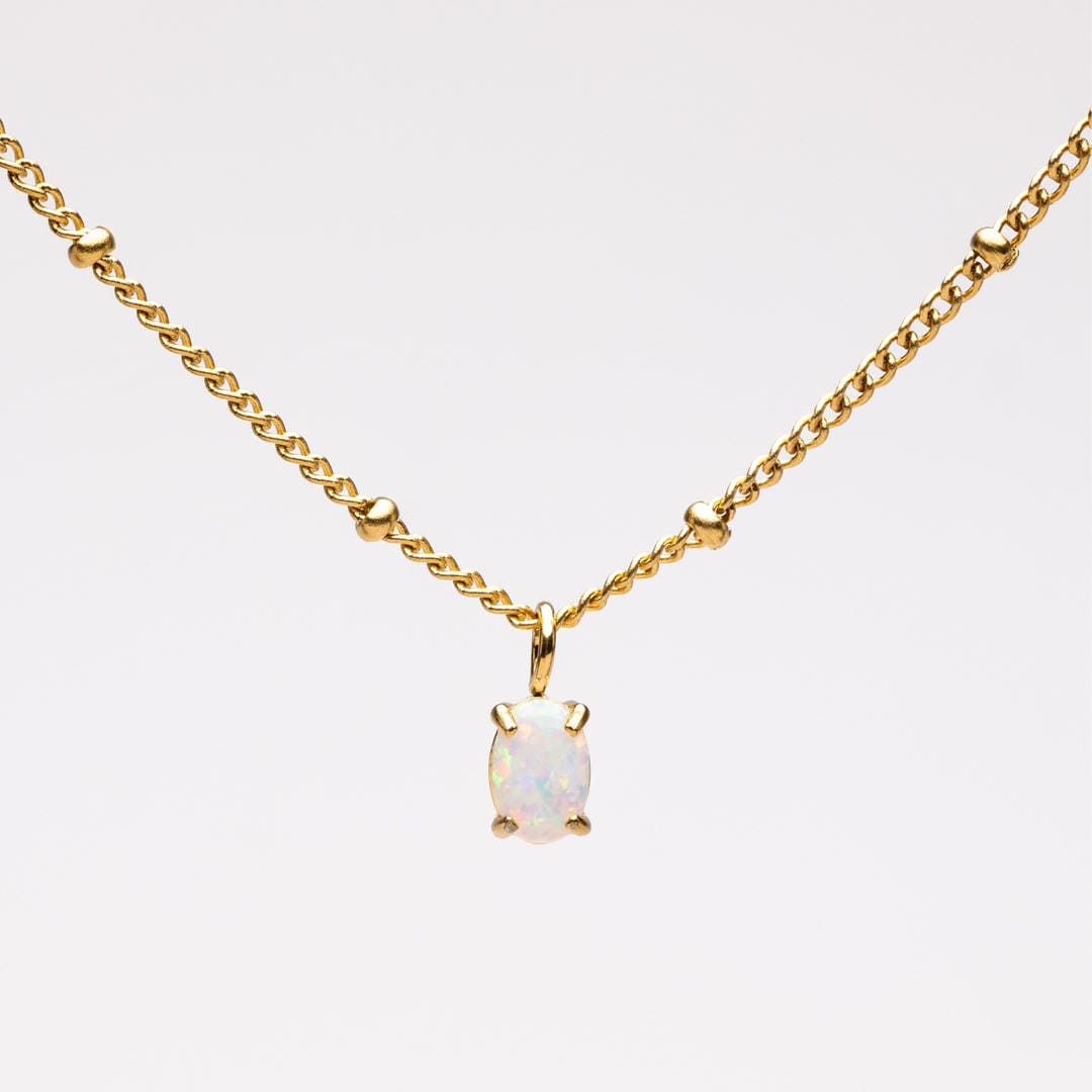 Marion | Collier en perles dorées avec pendentif en opale