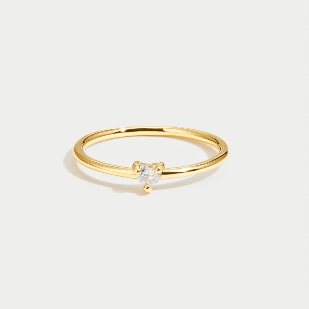 Leonie | Une simple bague en or avec une surface lisse